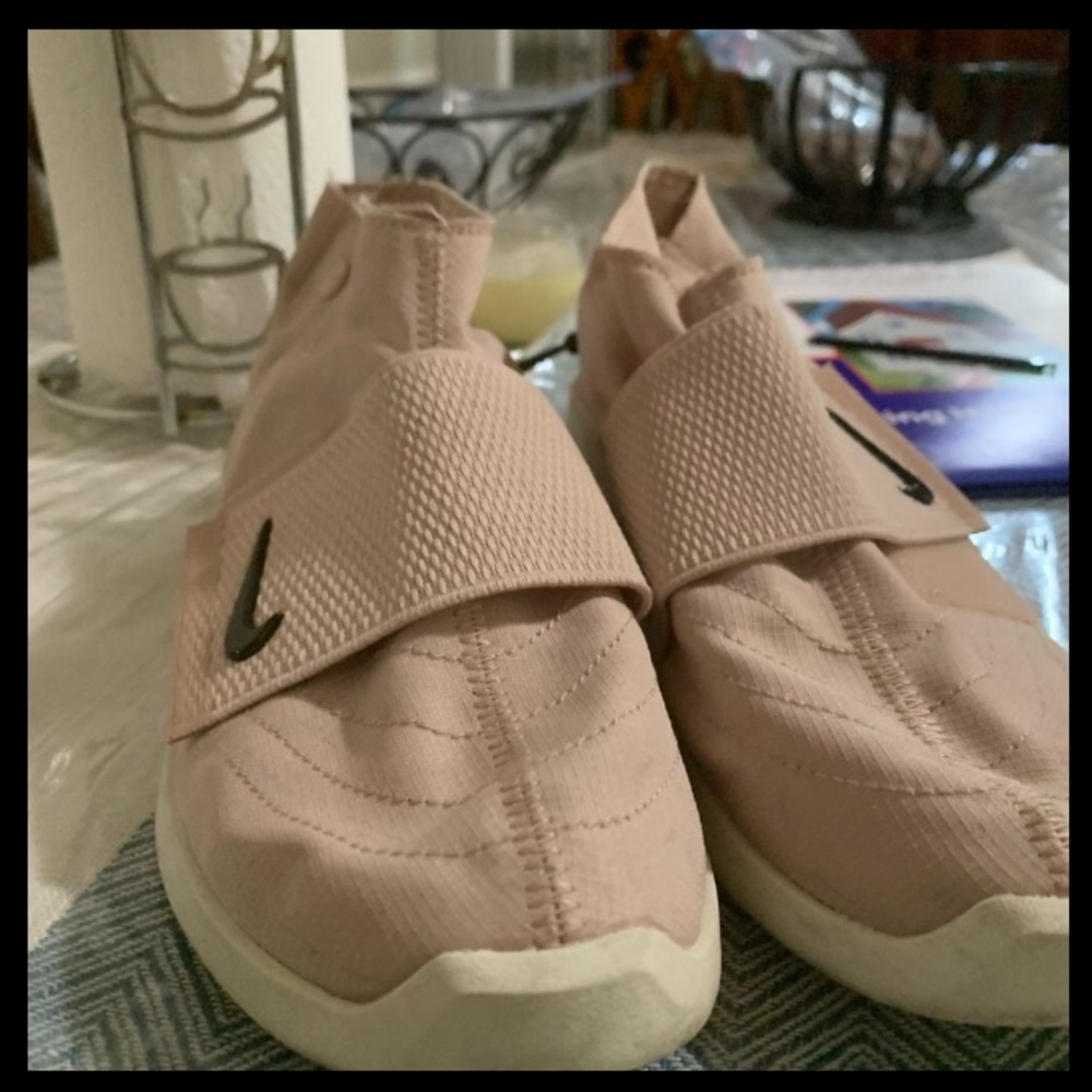 Original Nike air180 moccasin, lightly preloved.